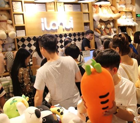 戀惠優(yōu)品 快時(shí)尚百貨產(chǎn)品與店鋪裝修設(shè)計(jì)解析